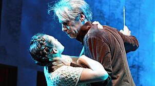 Szene aus „Emilia Galotti“ am Volkstheater Rostock, 2017: Wen kümmert schon, wie viele Verneinungen Lessing in einem Satz unterbringt?