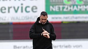 Der Rielasinger Trainer Aurelio Baratta sah zwei unterschiedliche Halbzeiten und musste sich mit einem Unentschieden gegen den SV ...