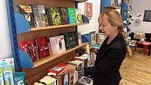 Angelika Siebrands leitet seit 30 Jahren die Buchhandlung Schwarz auf Weiss in der Bad Säckinger Innenstadt.