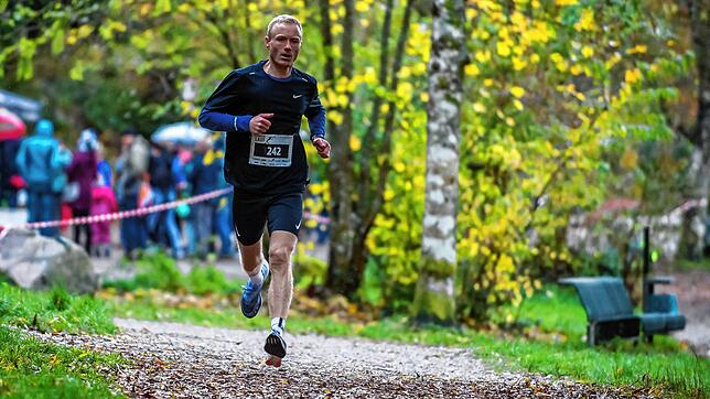 Rekordlauf: Lukas Borghardt vom TV Bad Säckingen ist neuer Waldlauf-Bezirksmeister. Der Lokalmatador gewann am Bad Säckinger Bergsee ...