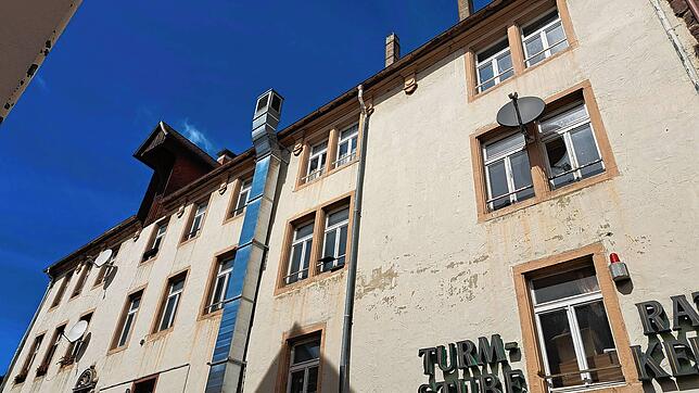 Jetzt geht es los: Im „Zeughaus“ neben dem Oberen Tor (Obere Straße 37) wird auf dem Dachboden ein Taubenschlag für die Unterbringung ...