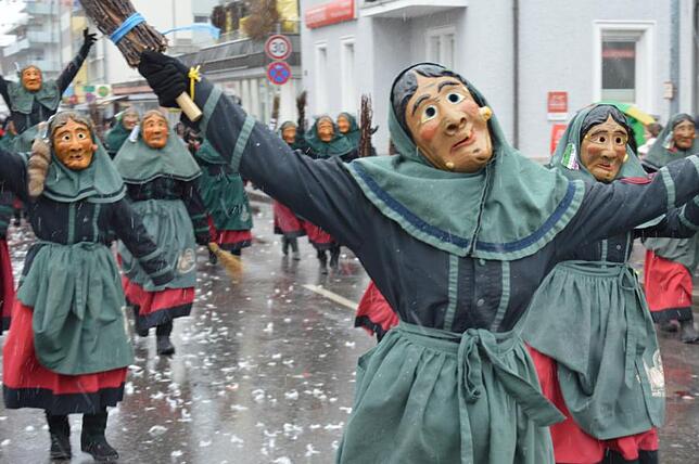 Bild 6: Bilder vom Narrensprung beim Ringtreffen des Alemannischen Narrenrings (Teil 2)