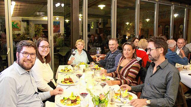 Auf einen gelungenen Abend (von links): Johannes Waldschütz, Simone Wagner, Lindenstraßen-Star Marie-Luise Marjan, Uwe Ladwig, Corinna ...