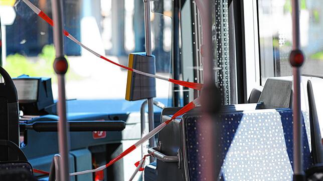„Bitte hinten einsteigen“ heißt es in Zeiten von Corona in den Bussen.