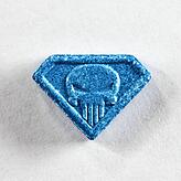 (Symbolbild) Bei dieser Ecstasy-Pille handelt es sich um den &bdquo;Blue Punisher&ldquo;. Die Tabletten können verschiedene Formen und ...