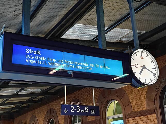 Die Information der Bahn in Villingen am Streik-Montag. Mehr Informationen gibt es früh am morgen nicht.