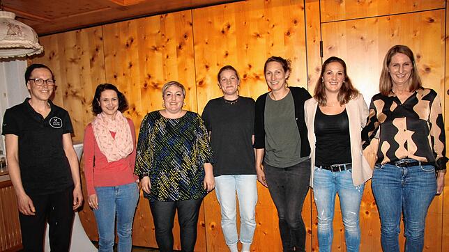 Der neu gewählte Vorstand der Landfrauen Indlekofen (von links): Carmen Ritter, Andrea Dietsche, Melanie Rünzi, Lisa Anetsmann, Bianca ...