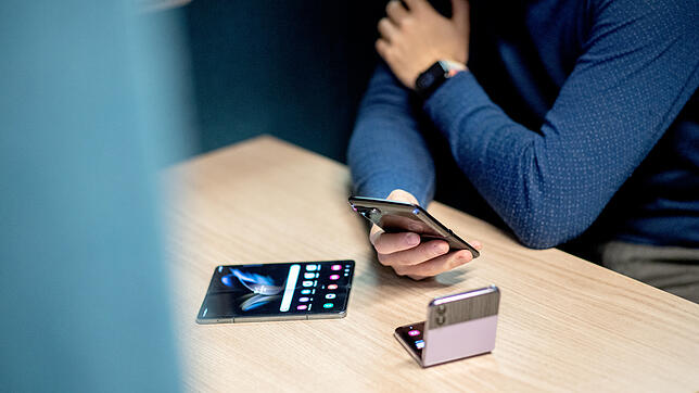 Zuletzt haben vor allem die Foldables von Samsung (hier links im Bild das Galaxy Z Fold 4) den Markt aufgemischt. Doch auch in der ...