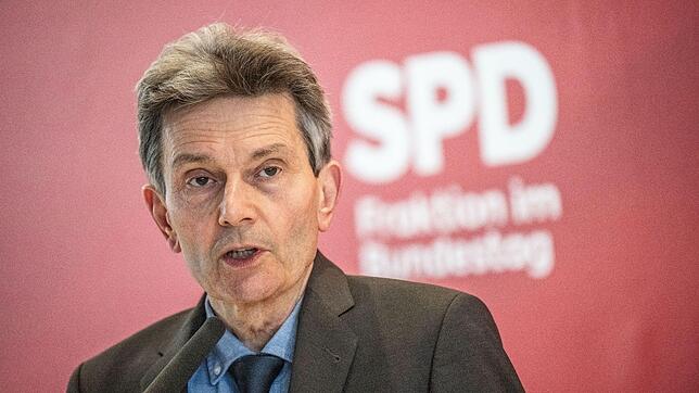 SPD-Fraktionschef Rolf Mützenich sieht bei den geplanten Änderungen des Bürgergelds Nachbesserungsbedarf.