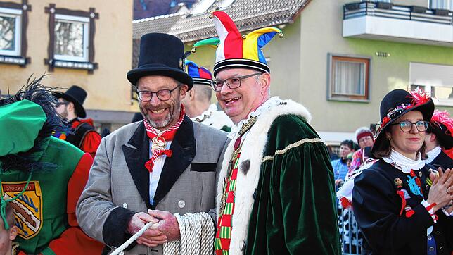 Bild : Kinderumzug und Setzen des Kindernarrenbaums in Stockach (Teil 2)