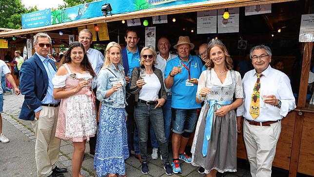 Bild : Die schönsten Bilder vom Frühschoppen beim Wein- und Fischerfest 2022