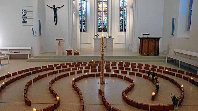 Noch bis zum kommenden Sonntag ist das Labyrinth in der evangelischen Auferstehungskirche ausgelegt, die von 9 bis 18 Uhr geöffnet ist. ...
