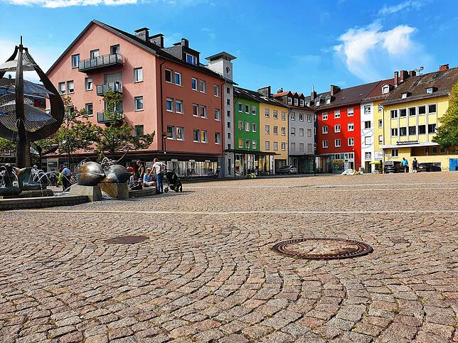 So sieht der Adenauerplatz heute aus, nur an Markttagen wird der Platz wirklich genutzt.