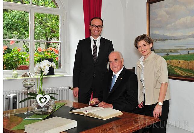 August 2014: Helmut Kohl (rechts) zu Besuch im Konstanzer Rathaus. Gemeinsam mit seiner Frau Maike Kohl-Richter verbrachte der ...