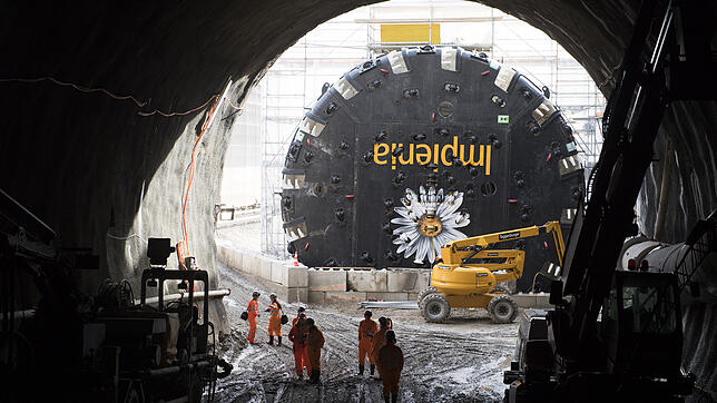 Blick auf den noch unbenutzten Bohrkopf der Tunnelbohrmaschine. Die SBB realisiert im Auftrag des Bundes bis 2020 einen 4-Meter-Korridor ...