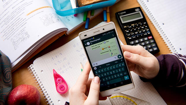 Im Unterricht ist das Handy in allen befragten Schulen tabu, außer, der Lehrer sagt etwas anderes.