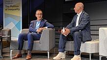 Cem Özdemir, Spitzenkandidat der Grünen für die Landtagswahl 2026 (links), spricht auf dem Podium mit Moderator Andreas Schneider im ...