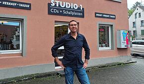 Steffen Schmid, Geschäftsführer des Konstanzer Plattenladens Studio 1. Die Kündigung zum Ende des Jahres hat er bereits erhalten. Das ...
