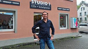 Steffen Schmid, Geschäftsführer des Konstanzer Plattenladens Studio 1. Die Kündigung zum Ende des Jahres hat er bereits erhalten. Das ...
