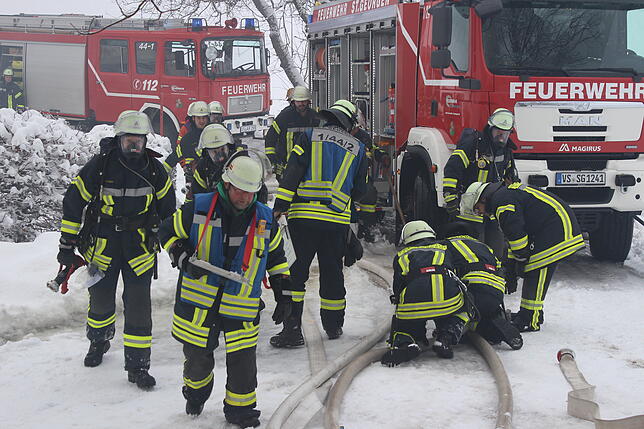 Bild 16: Feuerwehr kann Hof "Im Grund" nicht mehr retten - Sehen Sie hier die Bilder vom Einsatz