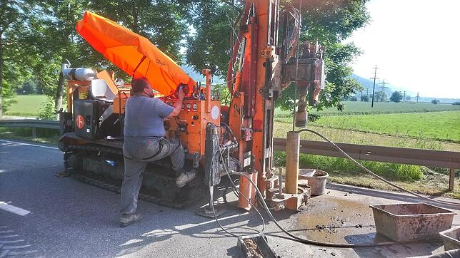Der Landkreis Tuttlingen meint es ernst mit dem hohen Tempo für den Neubau der Donaubrücke bei Geisingen, derzeit werden bereits die ...