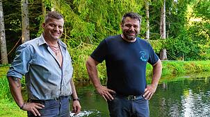 Markus und Reinhold Wuchner sind die Chefs in der Forellenzucht (von links). In Unteralpfen und Tiefenstein wachsen vier Forellenarten ...