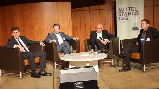 Thomas Malik von Vetter Pharma (von links), Oliver Hahne von der Haufe-Lexware GmbH, Wissenschaftler Stephan Grüninger und Walther ...