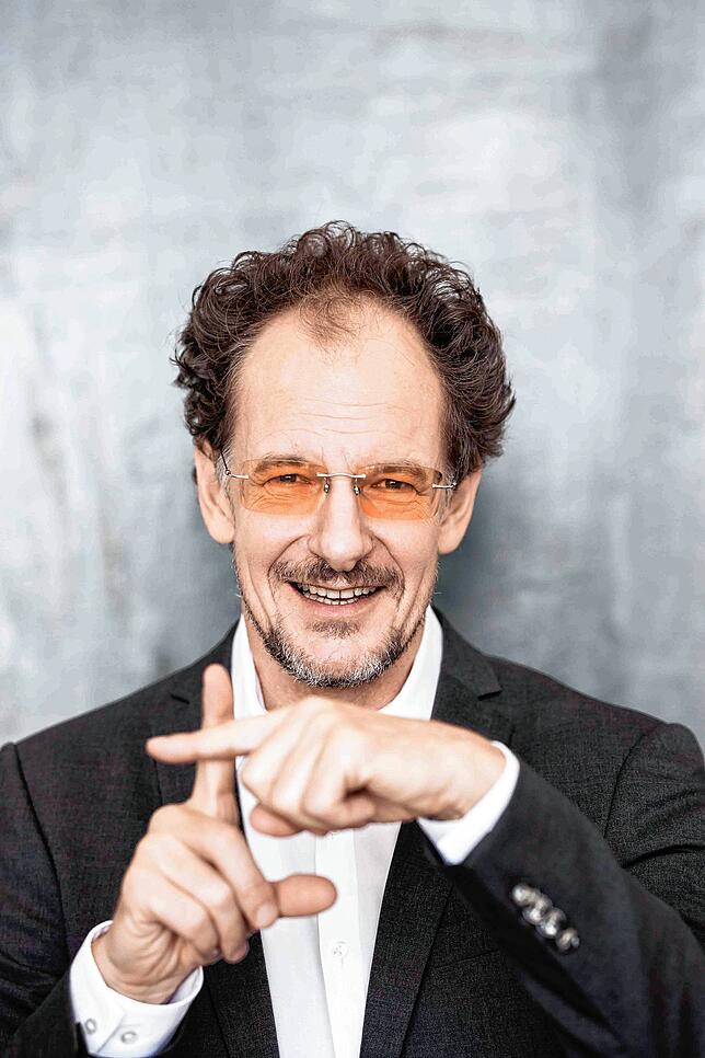 Chin Meyer ist am 21. März im Theaterstadel zu Gast