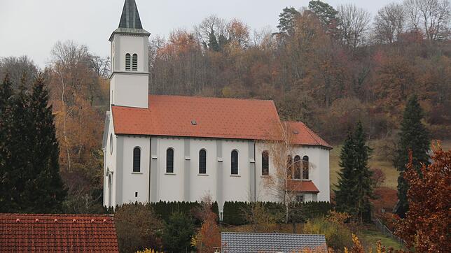 Die Pfarrkirche in Weizen ist dem Heiligen Konrad geweiht, der von etwa 900 bis 975 als Bischof in Konstanz gewirkt hat.