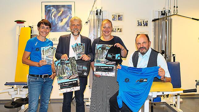 Im Fitnessraum der Katharinenhöhe. Von links Christine Dorer, Geschäftsführerin Schwarzwald-Bike-Marathon, Klinikleiter Stephan Maier, ...