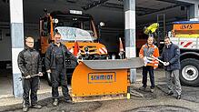 Der Schnee kann kommen: Oberbürgermeister Erik Pauly (von rechts), der Leiter der Technischen Dienste Armin Börnert, Werkstattmeister ...