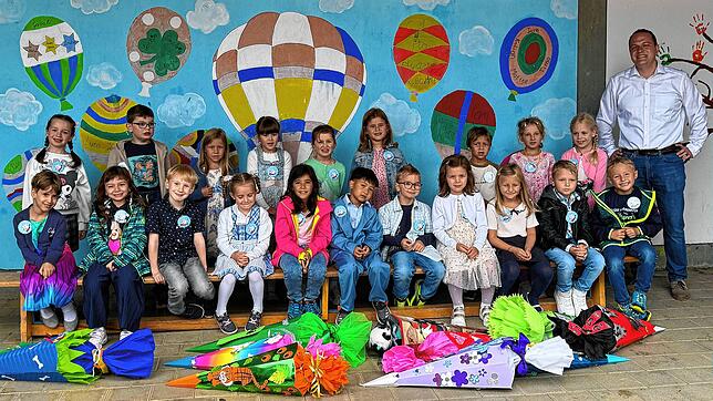 Hohenlupfenschule Stühlingen, Klasse 1a 20 Jungen und Mädchen wurden in die Klasse 1a der Hohenlupfenschule Stühlingen eingeschult. Klassenlehrer ist Stefan Eckstein. Bild: Schule