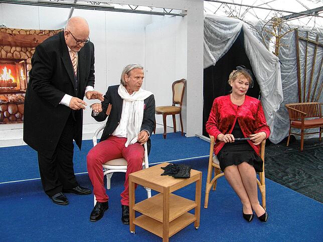 Konrad Adams, Johannes Haag und Sonja Reichelt (von links) im Einakter &bdquo;Der Hund im Hirn&ldquo;.