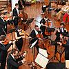 Mit Kompositionen von Mozart und Beethoven verabschiedet sich Dirigent Karsten Dönneweg vom begeisterten Publikum in der Lorenzkirche. ...
