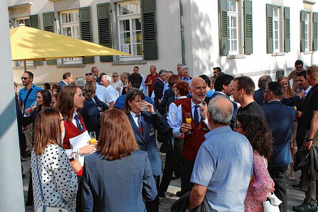 Sektempfang des Musikvereins Ludwigshafen (MVL) vor dem Beginn des Festakts im Zollhaus.