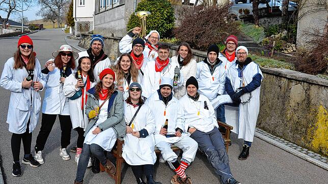 Die Narrenwecker waren am frühen Schmutzige Dunnschtig in Schwaningen unterwegs.