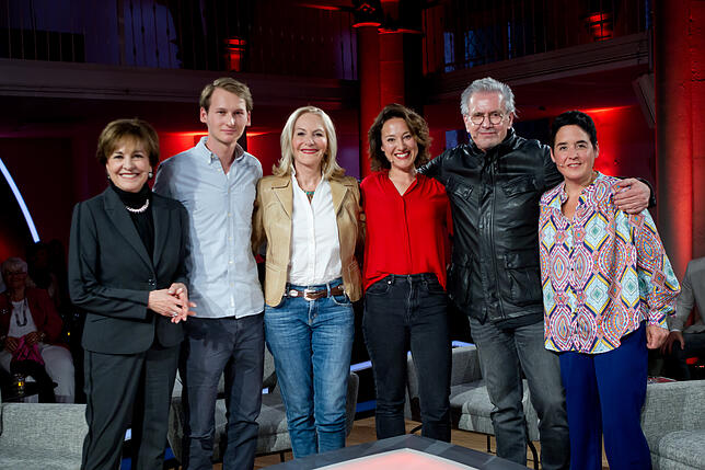 Gaby Hauptmann (Dritte von links) und ihre Gäste bei der Premiere von &bdquo;Talk am See&ldquo; (von links): Paola Felix, Max Herzog, ...
