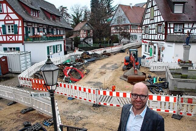 Für Bürgermeister Oliver Gortat und den Gemeinderat gehört die Fertigstellung des Dorfplatzes mit angeschlossener Rathausstraße zu einem ...
