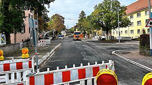 Die Kirnacher Straße im Oktober 2024, als die Sanierung des westlichen Teils kurz vor dem Abschluss stand. Der stadteinwärts führende ...