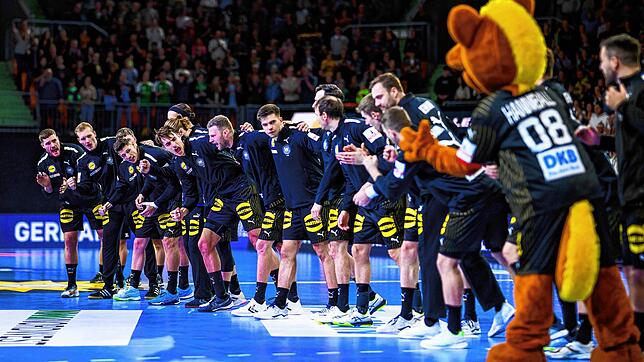Die deutsche Handball Nationalmannschaft stimmt sich auf die Heim-EM ein. Sie beginnt am 10. Januar.