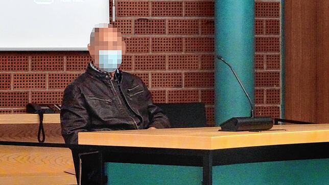 Am Landgericht in Konstanz musste sich ein 68-Jähriger verantworten, weil er einem Polizisten in den Unterarm gebissen hatte.