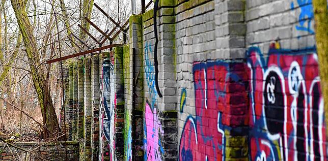 Wiederentdecktes Mauerstück in Berlin kommt unter Denkmalschutz Dieser Teil der Berliner Mauer wurde erst im Januar 2018 wiederentdeckt und direkt unter Denkmalschutz gestellt.