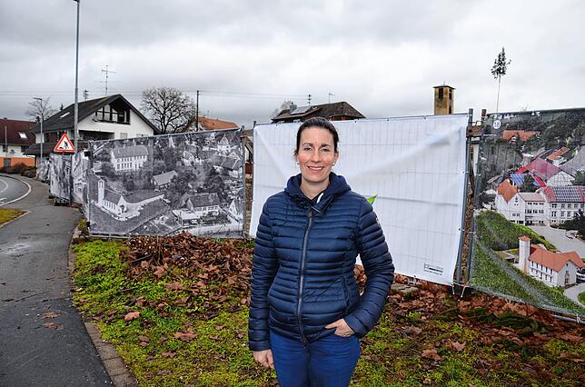 Bürgermeisterkandidatin Nadine Bohn vor dem Mühlhofer Loch.