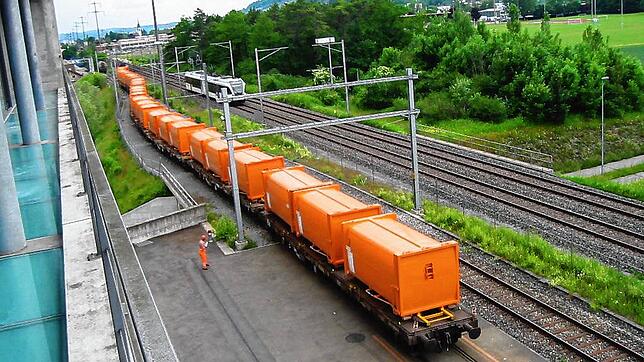 Der Restmüll wird per Bahn in die Müllverbrennungsanlage im schweizerischen Weinfelden gebracht. 2022 wird der Abfallzweckverband sechs ...