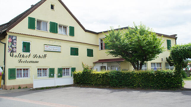 Der Gasthof Schiff befindet sich an besonders sensibler und wertvoller Stelle am Immenstaader Ufer. Die Gemeinde möchte das Gelände ...
