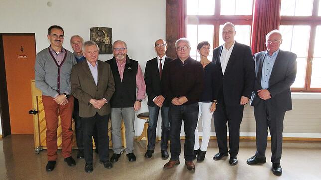 Verabschiedungen und Neuwahlen beim katholischen Bauförderverein Geisingen (von links): Benno Nestel (neuer Vorsitzender), Helmut ...