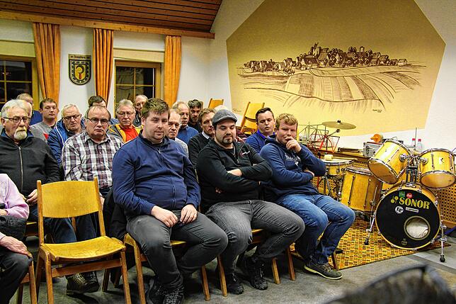 Reges Interesse herrscht bei den Sumpfohrener Bürger bei der öffentlichen Ortschaftsratssitzung am Thema Biogasanlage.
