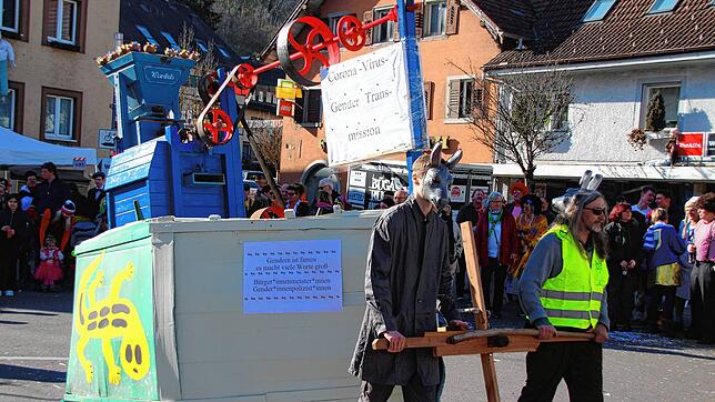 Gleich mehrere Wagen bringt die Narrenzunft Gäli Mölle aus Grimmelshofen mit zum Umzug nach Stühlingen.
