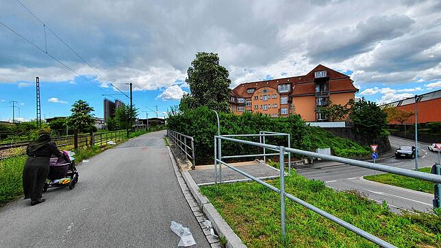Der Schauplatz der Massenschlägerei in Singen war die Zufahrtsstraße zur Friedrich-Hecker-Straße, dahinter das frühere ...