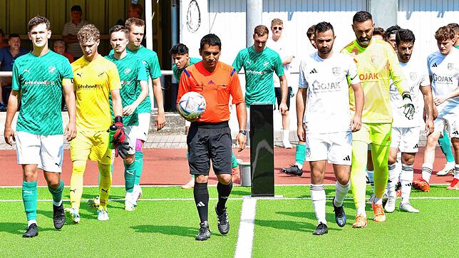 Bild : FC Zell besiegt den SV Blau-Weiß Murg mit 2:0 – und wir haben Bilder!